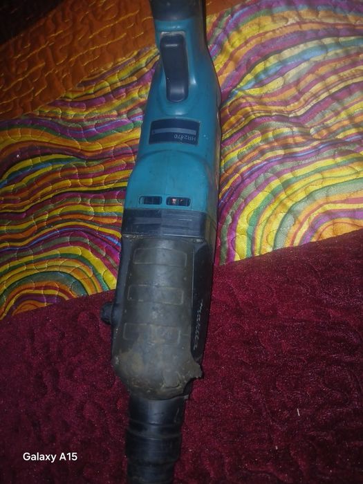 Vând - Rotopercutor Makita hr2470 -   flex Putere: 2000 W