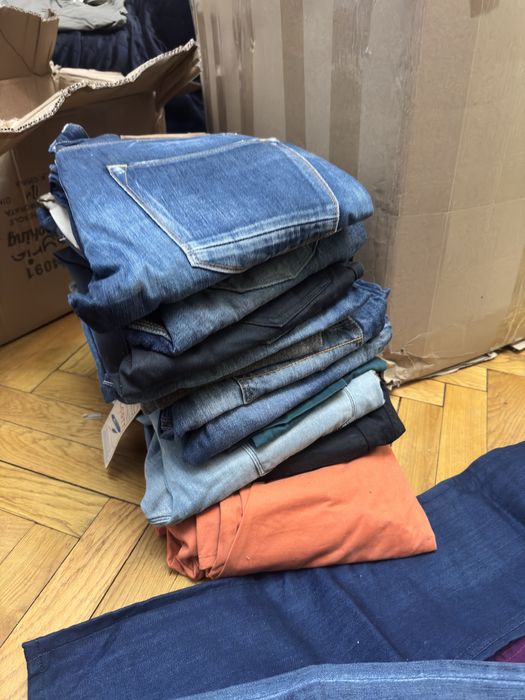 Stoc haine iarna noi cu eticheta (blugi,sacouri,pulovere)