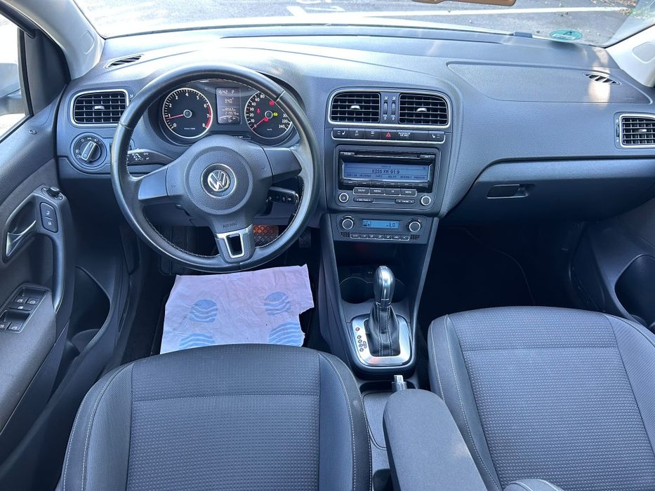 Volkswagen Polo Automat Benzină 2012 Model TEAM golf