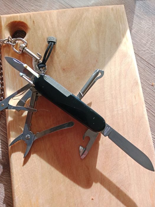 Victorinox Deluxe Tinker.
