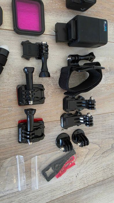 GoPro HERO7 Black + много аксесоари, подводен кейс и нагръден колан