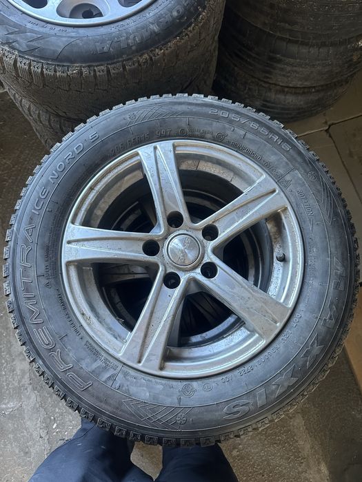 Продам зимние шины на дисках