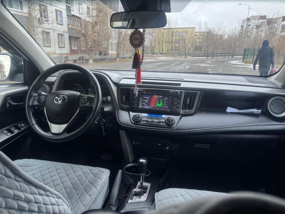 Продам машину Rav 4
