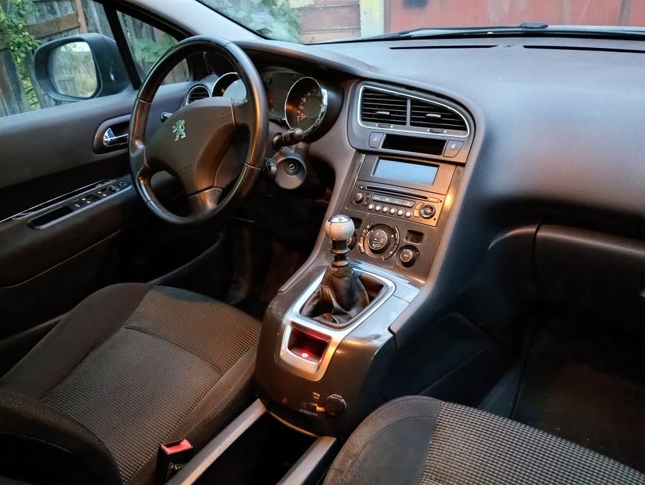 Peugeot  5008 1.6  hdi