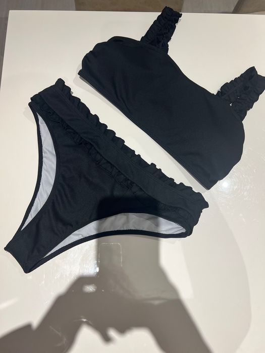 Черен бански половинки