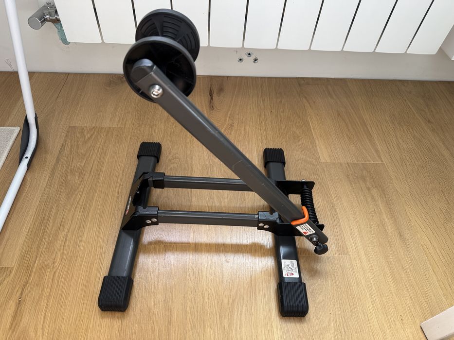 Сгъваема стойка за велосипед