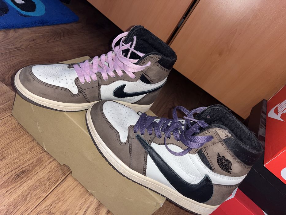 Nike air Jordan 1 Travis Scott reverse swoosh