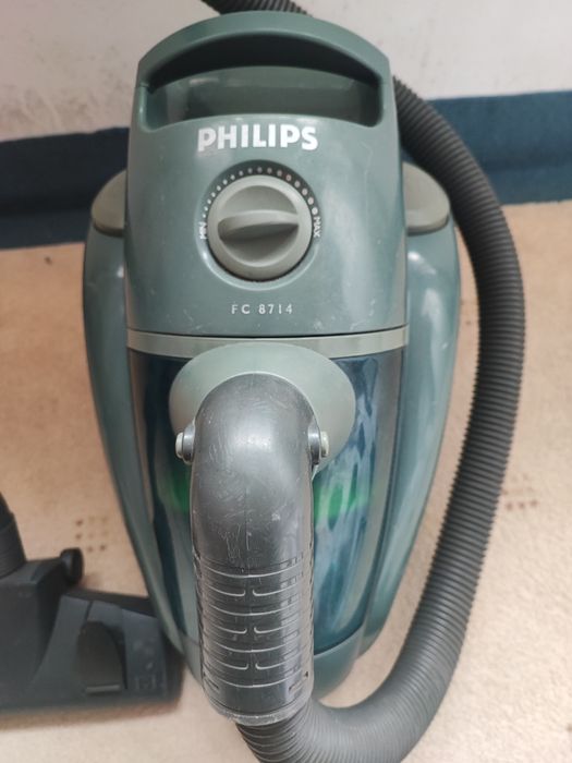 Прахосмукачка Philips FC8714 и Samsung sc7480