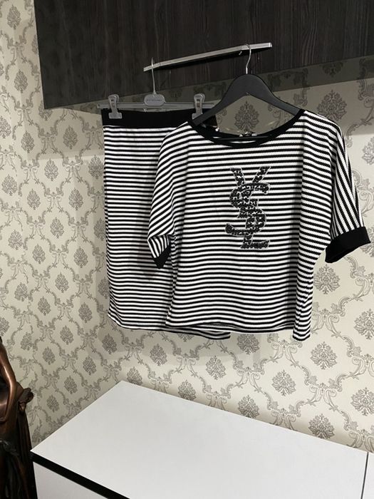 Compleuri cu fusta și rochii