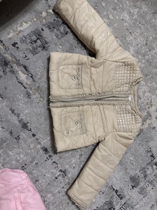 Продам курточки для девочки