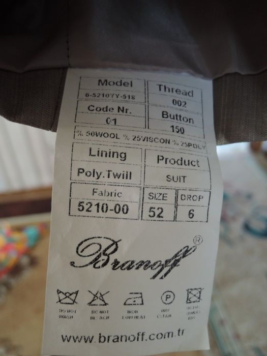 Новый костюм продам