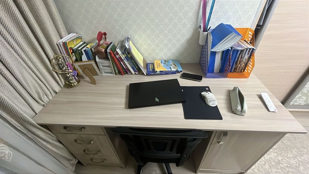 Продам стол рабочий в хорошем состоянии