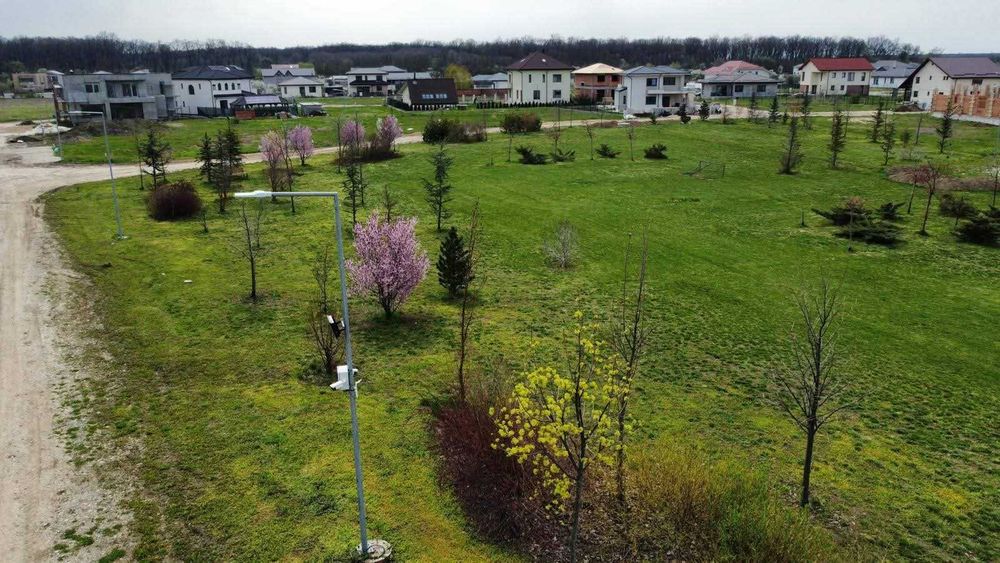Teren premium de vanzare in Eden Forest -vizavi de padure, montat curent trifazic 11kw