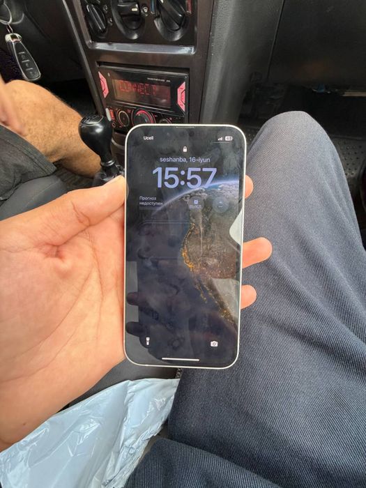 Iphone. 13.  Bor