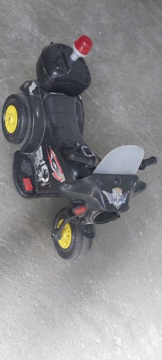 Продам детский велосипед на 6-9л +подарок мотик