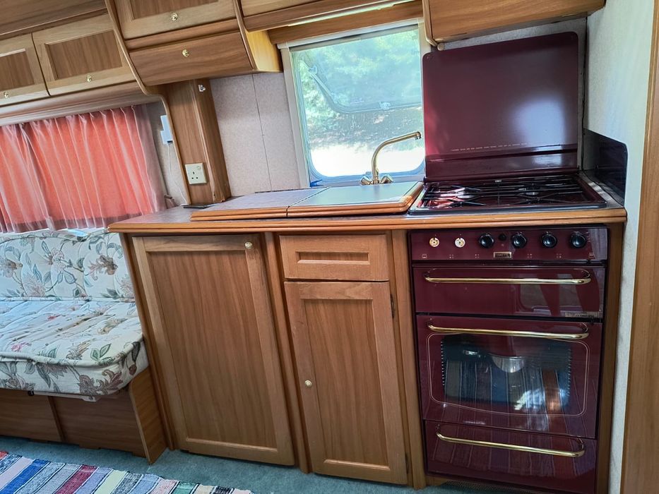 Rulota 2 axe Himer Eriba lux an 2004 cu toate actele la zi