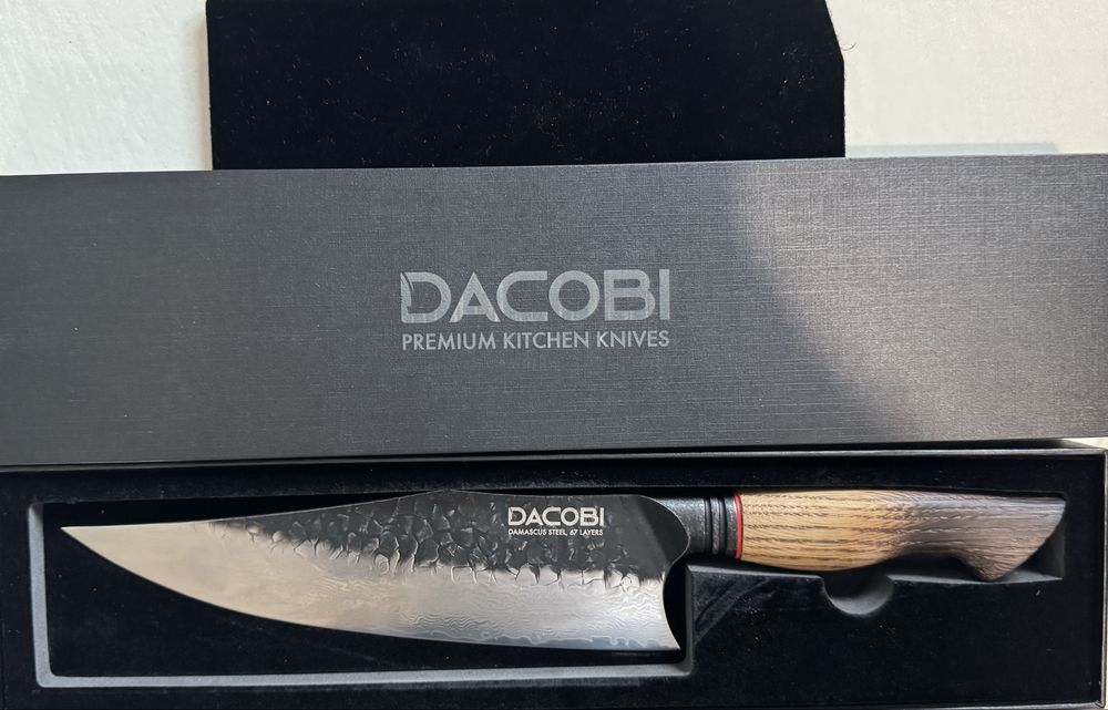 Професионален нож , 22см , японска стомана 67 слоя