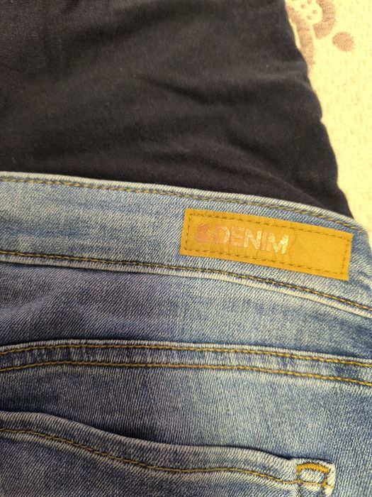 Дънки и блуза за бременни