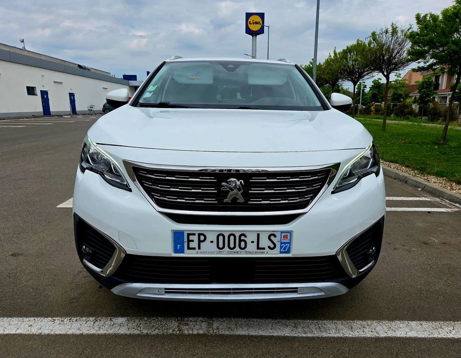 Peugeot 5008 1.6 diesel,7 locuri,manual,navi,bord virtual,full,stare foarte buna.