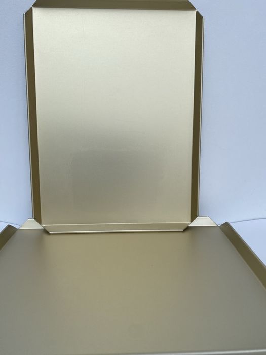 Tavi aurii pentru prezentare produse