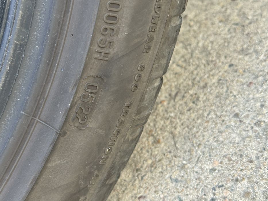 245/40/19 - Bridgestone