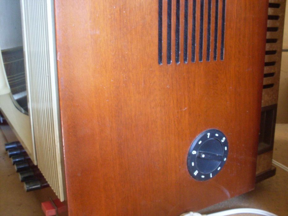 Стар колекционерски български телевизор с покривало и крака.