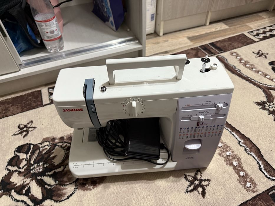 Швейная машина  janome 423 s