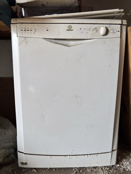 Продам посудомоечную машину INDESIT