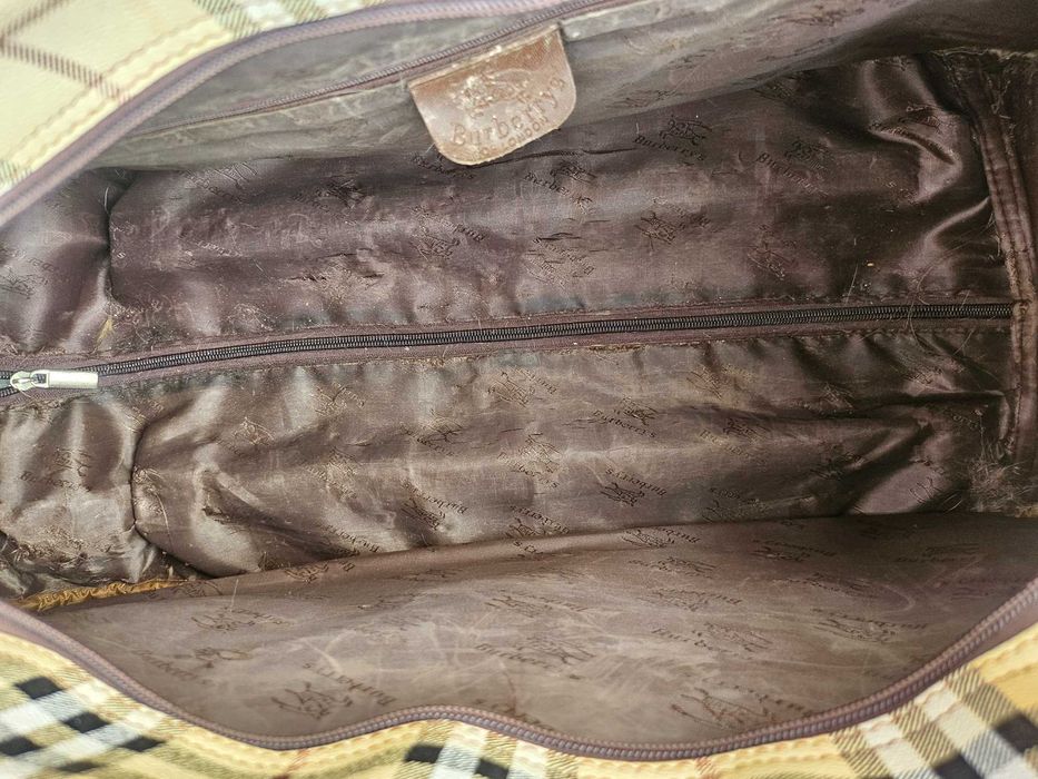 Burberry голяма чанта на колеленца с издърпваща дръжка