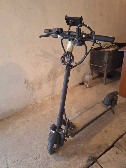 Продам электро самокат Joyor