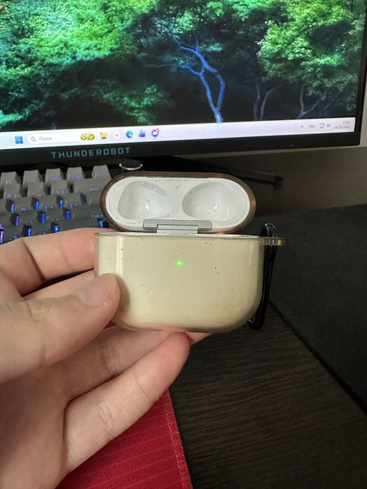 продам кейс от air pods 3