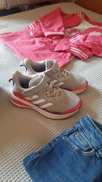 Дрешки за момиче 6г.