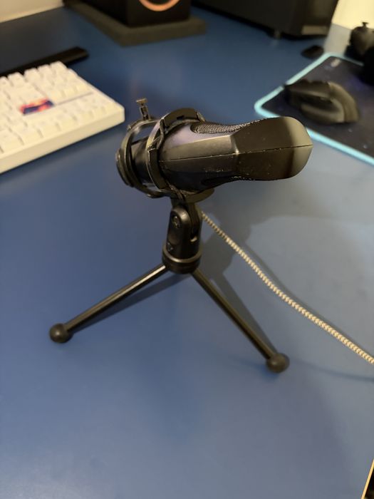 Microfon Trust - 30 de lei