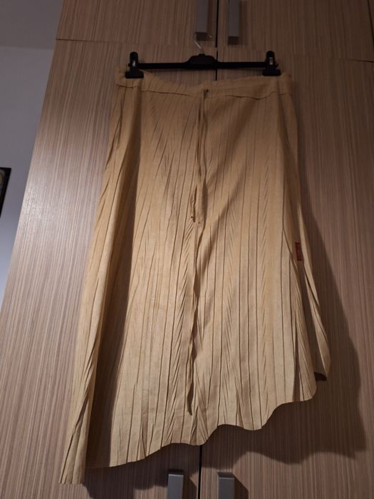 Продавам  дамска копринена пола