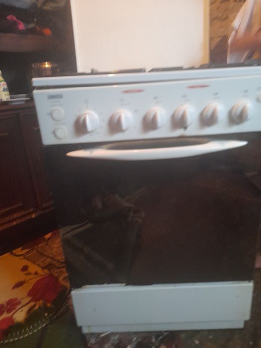 Am un aragaz de vânzare preț 450 lei