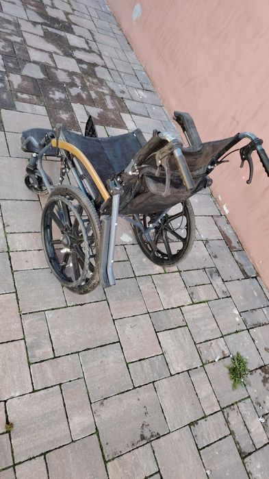 Cărucior dizabilități