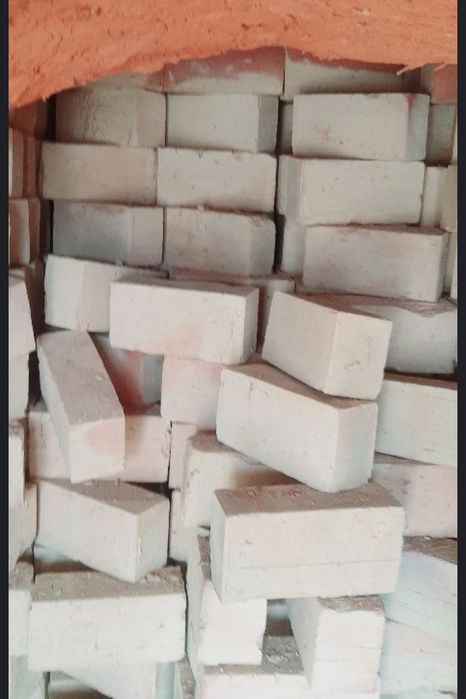 Гишт/gʻisht сотилади(продаются)