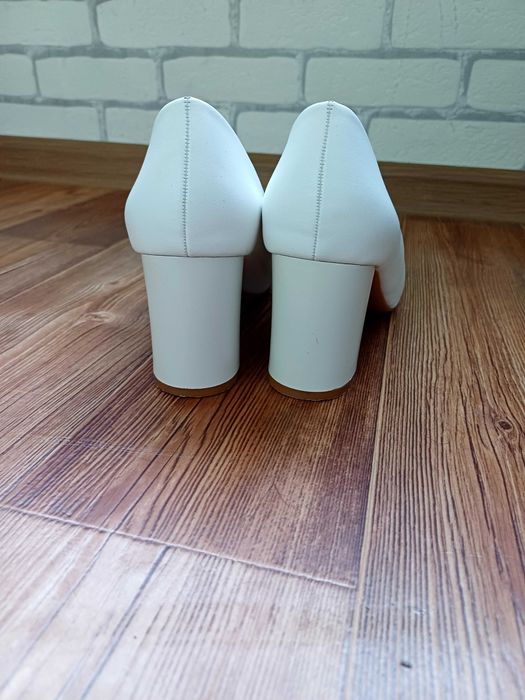 Свадебные белые туфли
