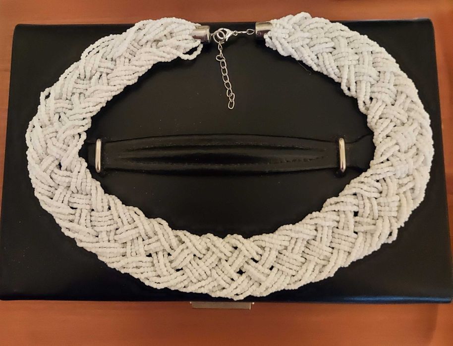 Ново  бяло колие