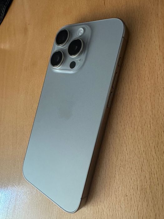 Продавам iPhone 15 Pro