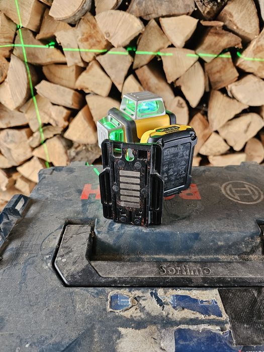 Laser dewalt cu linii verzi dce0811g