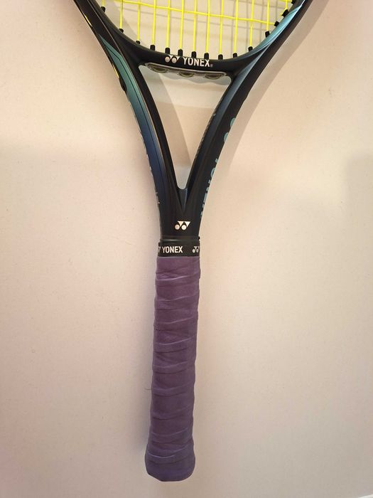 Тенис ракета Yonex EZONE 100L + безплатни аксесоари