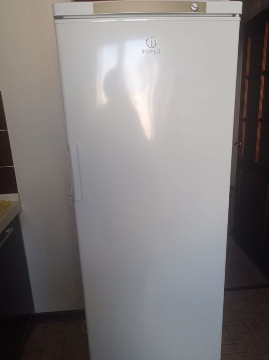Морозильник Indesit sfr 167