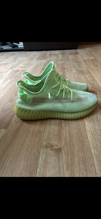Adidas Yeezy 350 glow