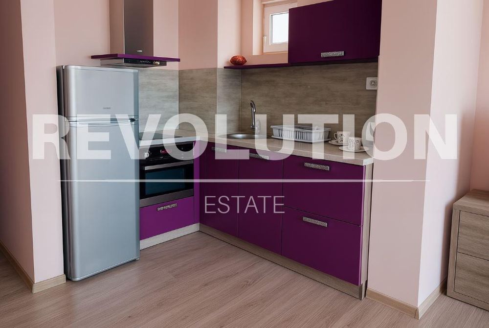 Дава се под наем Двустаен апартамент в к.к. Св.Св. Константин и Елена - 66 кв.м за 575 € - Снимка #2