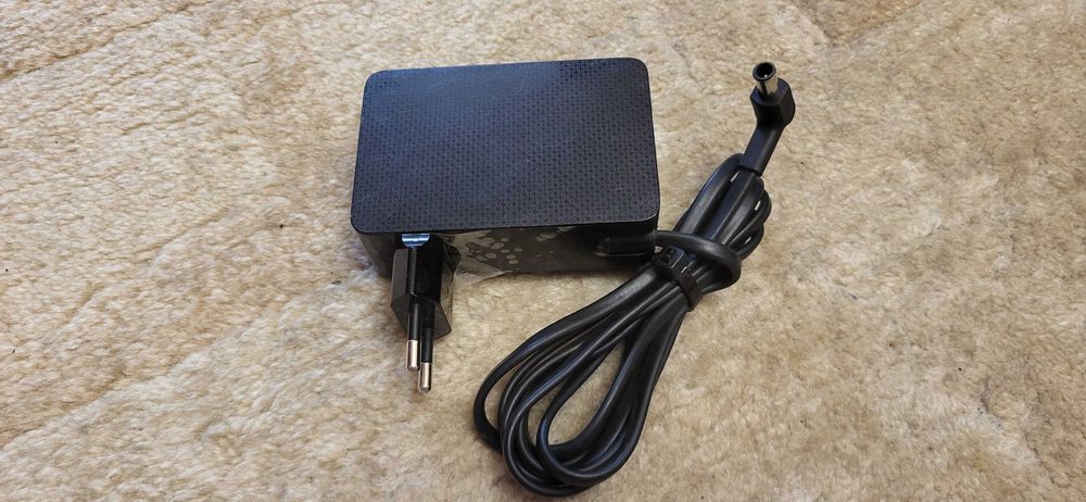 SAMSUNG 59W Incarcator Adaptor  19V-3.10A fuctional