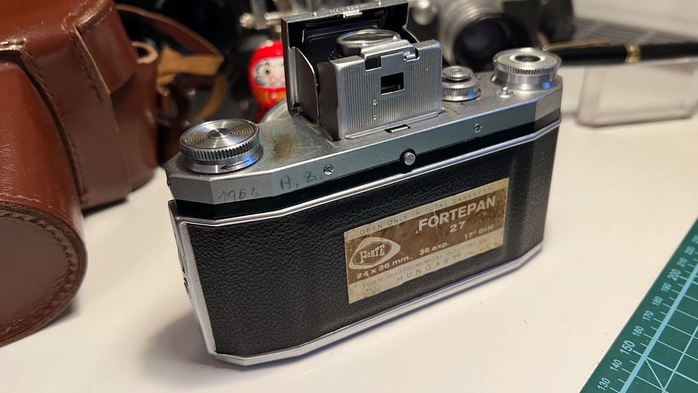 Praktiflex FX cu lentilă Carl Zeiss Jena Biotar 2/58 mm T - M42