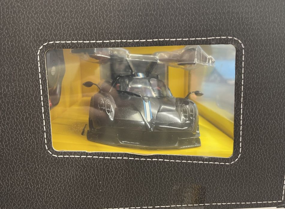 Mașina cu telecomandă Pagani