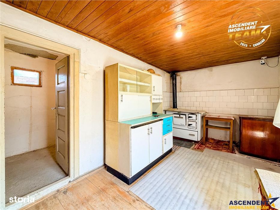 Casa din caramida cu 1.087 mp teren, pozitie centrala, utilitati la po
