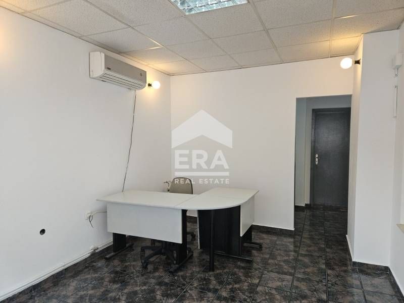 Дава се под наем Промишлена сграда в Ловеч, Център - 65 кв.м за 318.75 € - Снимка #1